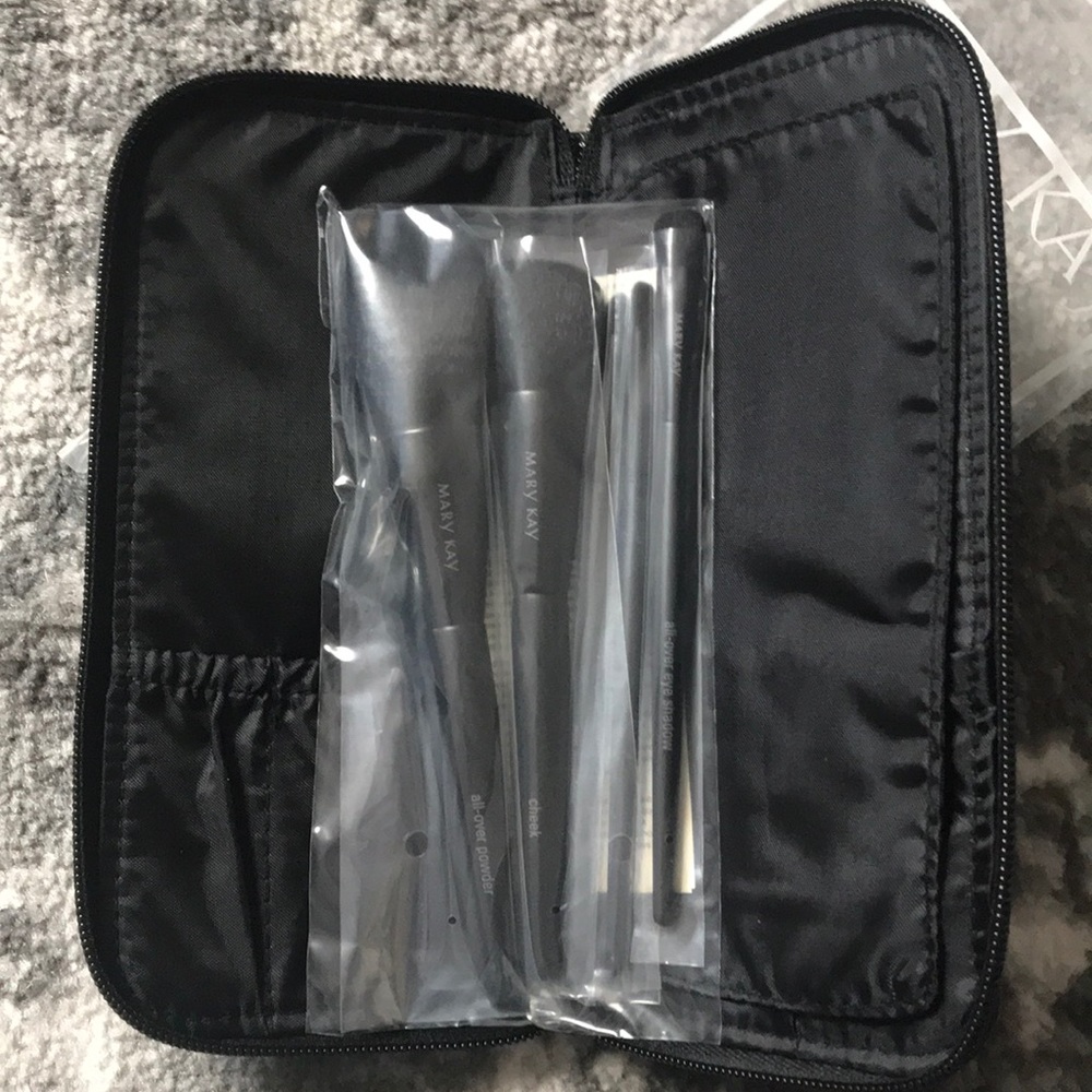 MARY KAY brush set